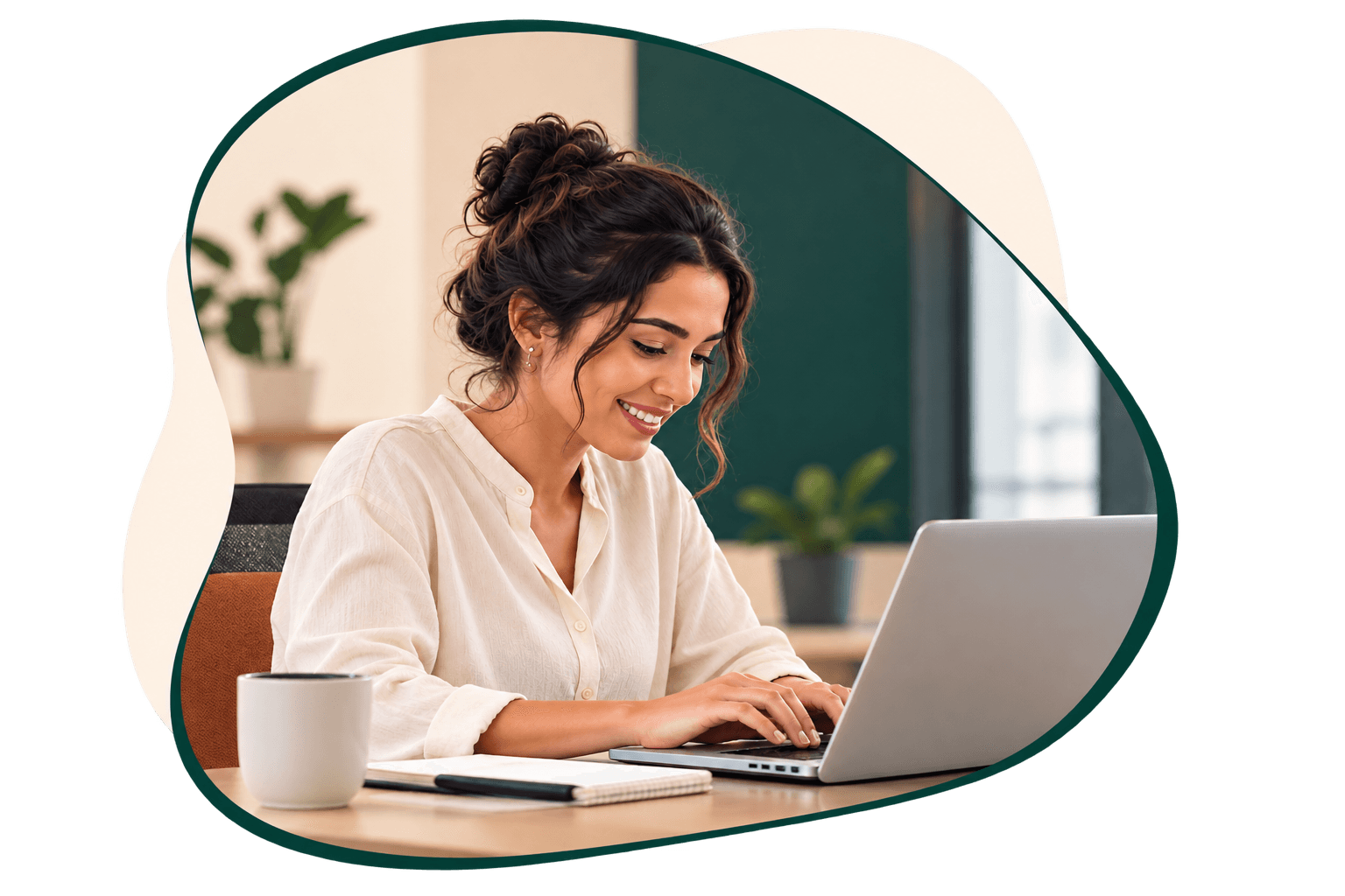 Une professionnelle utilise BCloud App sur son ordinateur portable
